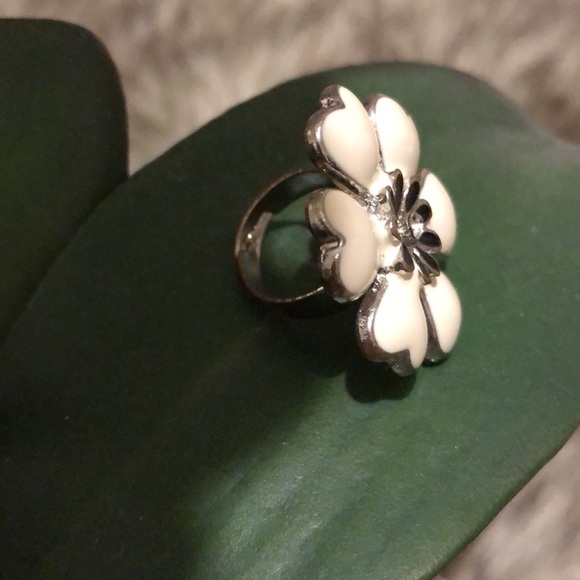 Flower ring - Picture 2 of 2
